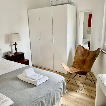 Lägenhet 3 Bedroom Apt *
